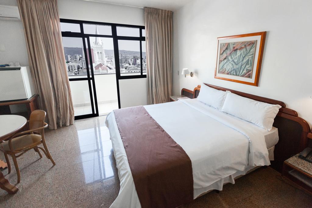 מונטס קלארוס Dimas Lessa Hotel מראה חיצוני תמונה
